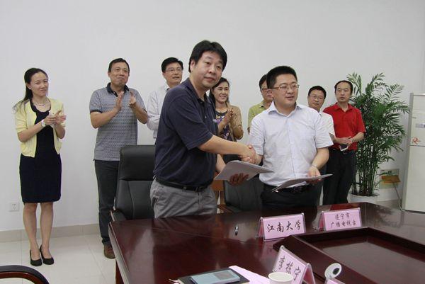 遂寧市廣播電視臺一行來(lái)校商談合作交流