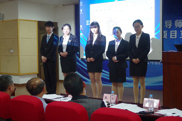 oety歐億2015年創(chuàng  )業(yè)導師聘任儀式 暨大學(xué)生創(chuàng  )業(yè)訓練計劃項目立項答辯會(huì )順利召開(kāi)
