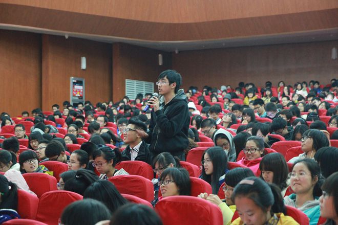 你我的大學(xué)，一切皆有可能——尹健教授走進(jìn)2014級新生轉型教育