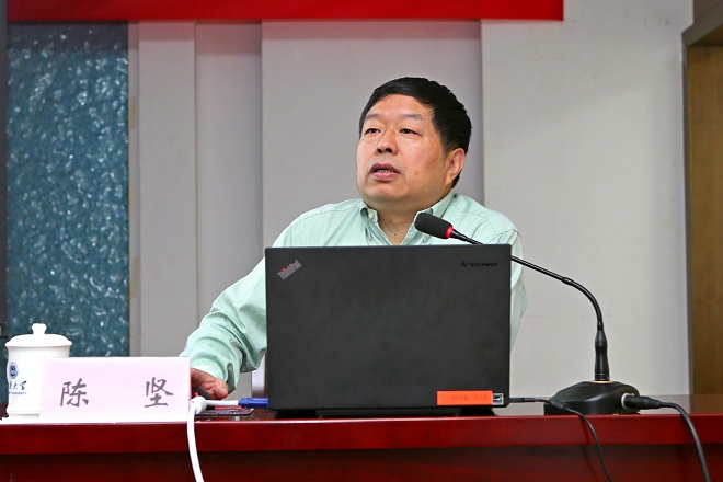 陳堅校長(cháng)對話(huà)全體輔導員：努力研究，主動(dòng)實(shí)踐