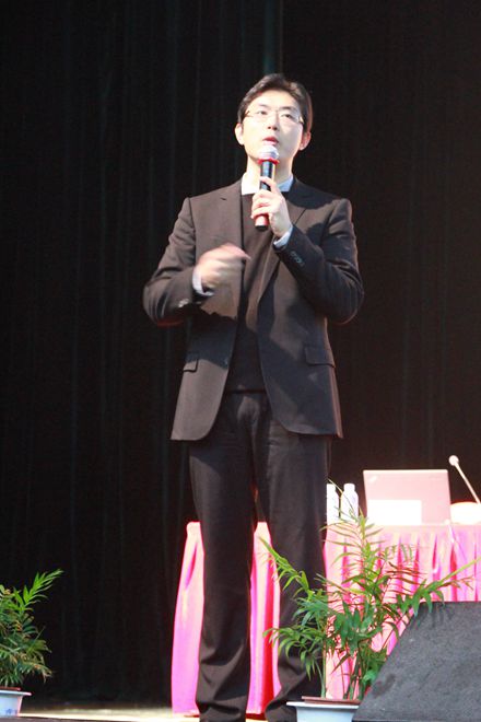 你我的大學(xué)，一切皆有可能——尹健教授走進(jìn)2014級新生轉型教育